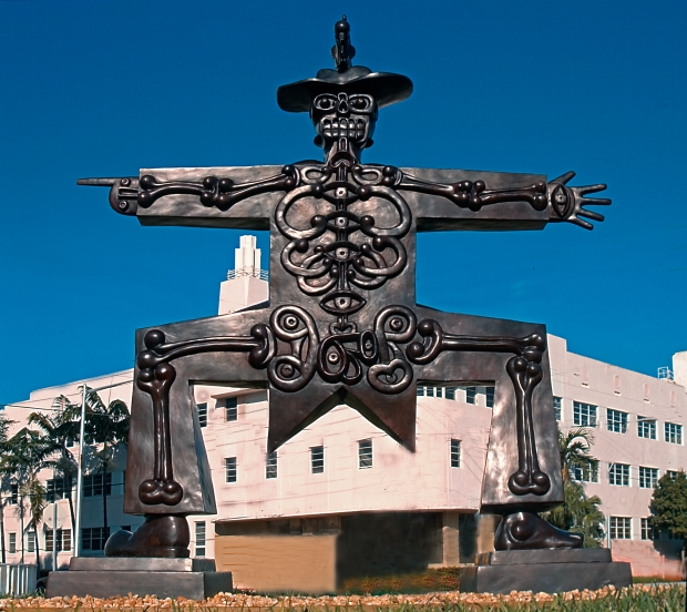 The back view of "War-Giro" (War Hero). Luna created three of these monumental bronze sculptures, which are on display at the Museum of Latin American Art in Long Beach, CA, the Bass Museum of Art in Miami Beach, FL and Complejo Cultural BUAP in Puebla, Mexico. ©2005 Carlos Luna. All Rights Reserved.