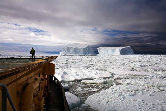 The Last Iceberg: Looking at the Icebergs near Franklin Island, Antarctica, 2006 (photo © Camille Seaman)