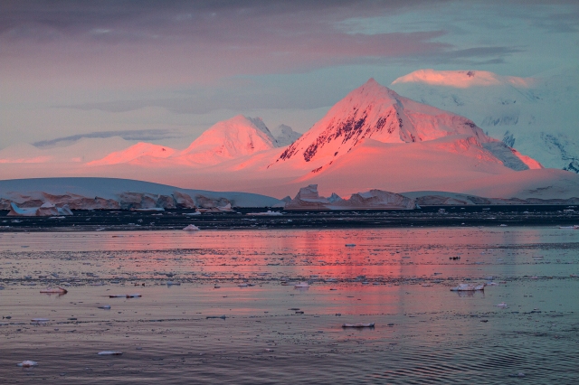 Lemaire Sunset, Lemaire Channel Alpenglow, Antarctica, Jan. 14, 2017 (photo © Camille Seaman)