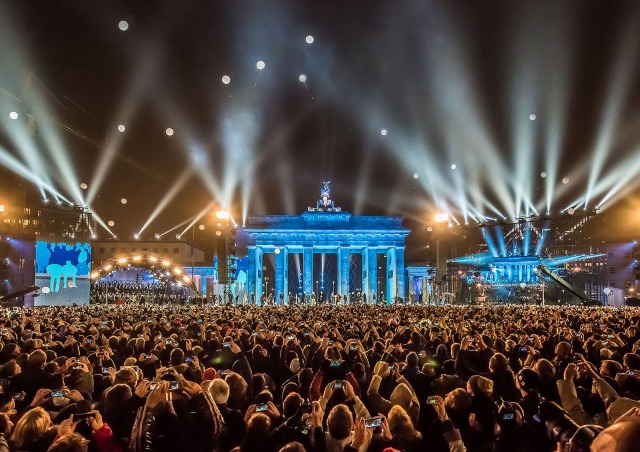 LICHTGRENZE, a citywide art installation created in 2014 by Christopher Bauder and his brother Marc Bauder to celebrate the 25th anniversary of the Berlin Wall (photo by Ralph Larmann)