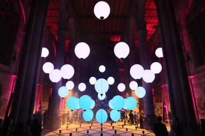 ELECTRIC MOONS by Christopher Bauder, at the St. Maria Church in Stuttgart in 2018 (photo by WHITEvoid)