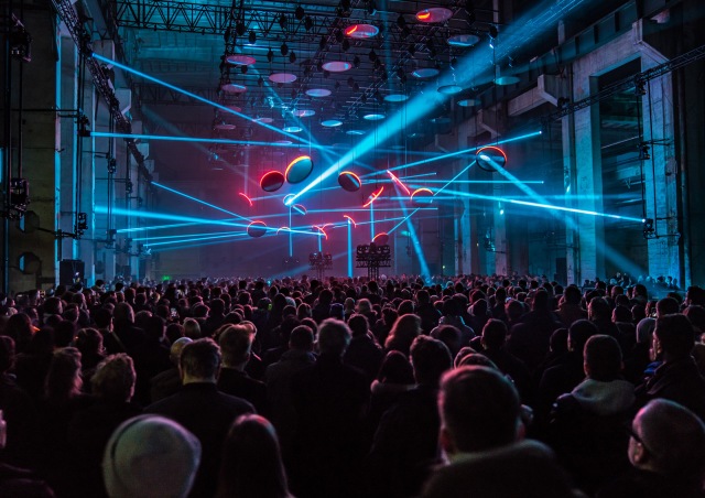 An audience experiencing SKALAR in Berlin in 2018 (photo by Ralph Larmann)