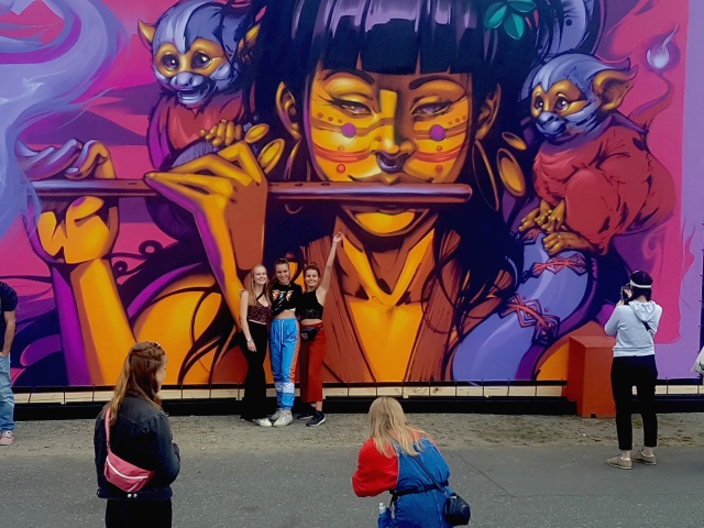 Visitors to Lollapalooza Berlin interacting with Nasca Uno's mural (photo by Anita Malhotra, Sept. 7, 2019)